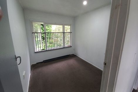 Photo of property in 32 Kashmir Road, Glen Eden, Auckland, 0602