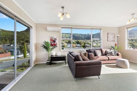 Photo of property in 11 Nuffield Street, Tawa, Wellington, 5028