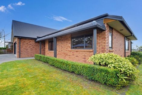 Photo of property in 71 Ruapehu Drive, Fitzherbert, Palmerston North, 4410