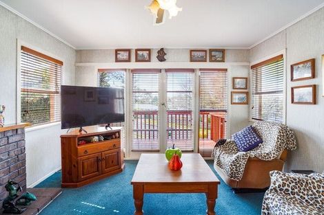 Photo of property in 43 Taupo Street, Green Bay, Auckland, 0604