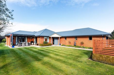 Photo of property in 8 Gwen Place, Redwood, Christchurch, 8051