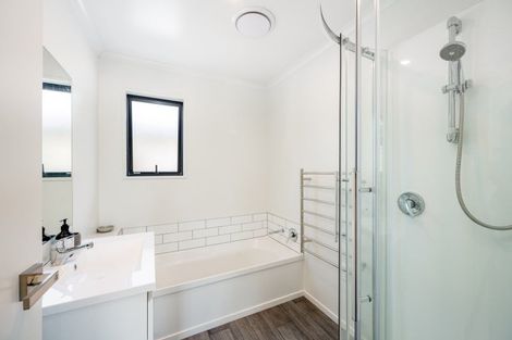 Photo of property in 8 Kingfisher Crescent, Albert Town, Wanaka, 9305