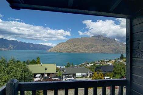 Photo of property in 7a Cameron Place, Fernhill, Queenstown, 9300