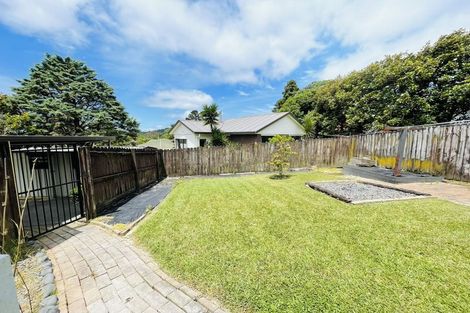 Photo of property in 1 John Webster Place, Glen Eden, Auckland, 0602