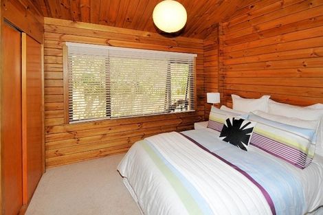 Photo of property in 21 Unsworth Drive, Unsworth Heights, Auckland, 0632