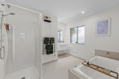 Photo of property in 10 Lakebridge Place, Parklands, Christchurch, 8083