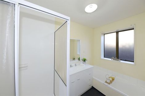 Photo of property in 2/182 Avonhead Road, Avonhead, Christchurch, 8042