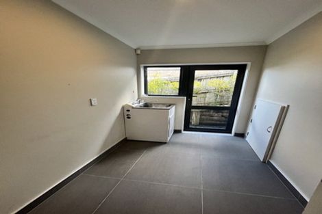 Photo of property in 34 Namsan Close, Fairview Heights, Auckland, 0632