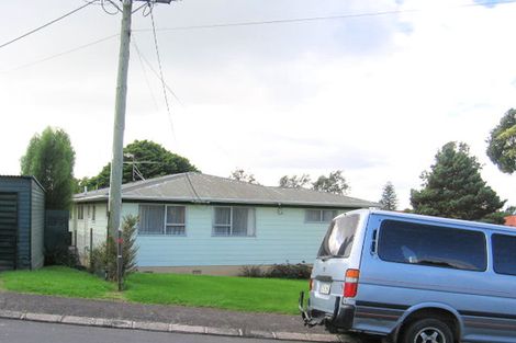 Photo of property in 32 Tahi Terrace, Glen Eden, Auckland, 0602