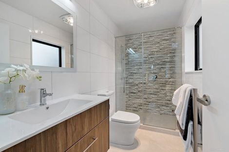 Photo of property in 24 Reelick Avenue, Pakuranga Heights, Auckland, 2010