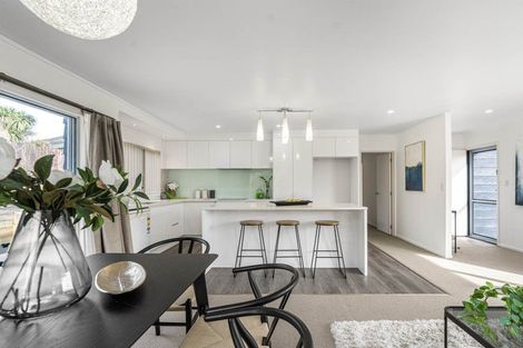 Photo of property in 13 Altair Place, Windsor Park, Auckland, 0632