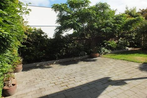 Photo of property in 11 Brockhall Lane, Avonhead, Christchurch, 8042