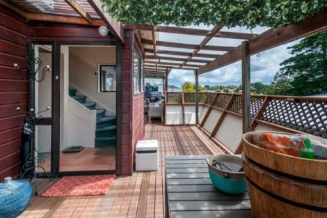 Photo of property in 1/81 Carlisle Road, Torbay, Auckland, 0632