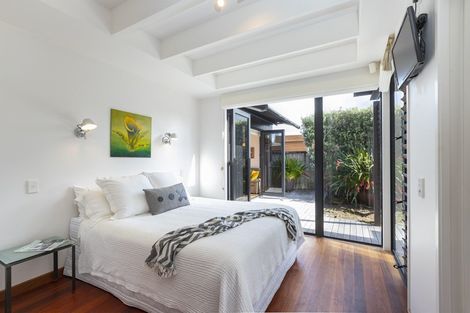 Photo of property in 32 The Southern Isle, Omaha, 0986