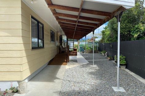 Photo of property in 9 Chisholm Place, Carterton, 5713