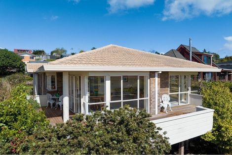 Photo of property in 29 Taupiko Place, Green Bay, Auckland, 0604