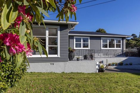 Photo of property in 34 Kaitawa Crescent, Paraparaumu, 5032