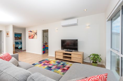 Photo of property in 6 Lockyer Road, Kumeu, 0810