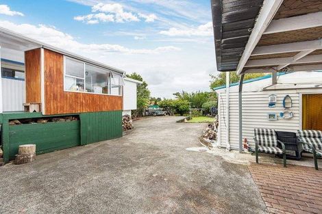 Photo of property in 9 Roberts Road, Te Atatu South, Auckland, 0610