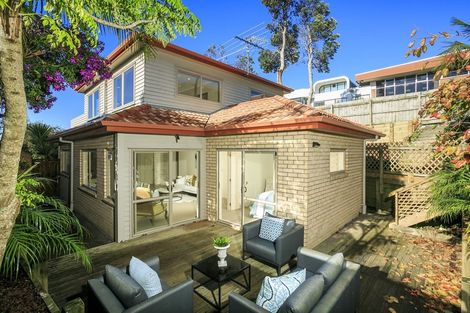 Photo of property in 2/11 Camelot Place, Glenfield, Auckland, 0629