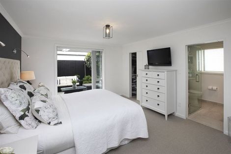 Photo of property in 56 Fendalton Road, Fendalton, Christchurch, 8014