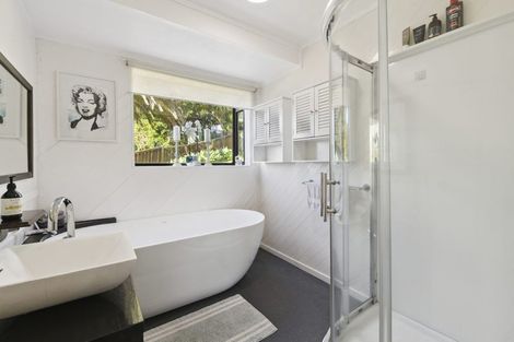 Photo of property in 10 Emery Grove, Bayview, Auckland, 0629