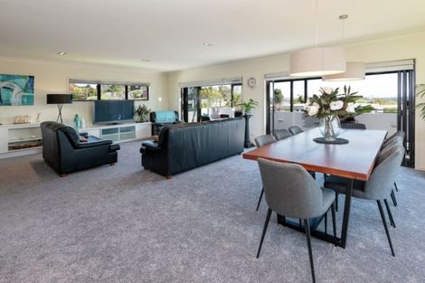 Photo of property in 2 Copperfield Terrace, Mellons Bay, Auckland, 2014