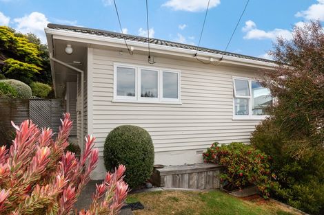 Photo of property in 4 Mana View Road, Paremata, Porirua, 5026