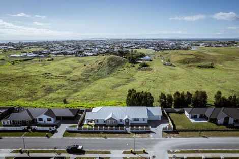 Photo of property in 4 Kuakua Close, Papamoa Beach, Papamoa, 3118