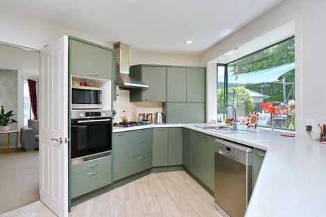 Photo of property in 21 Thornwood Place, Redwood, Christchurch, 8051