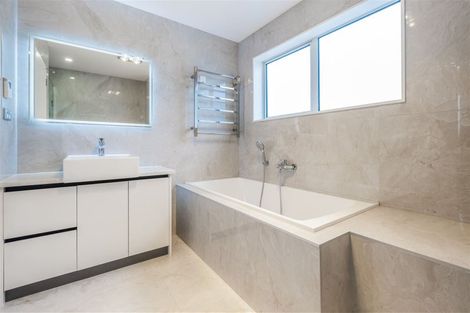 Photo of property in 14 Frazen Avenue, Papakura, 2110