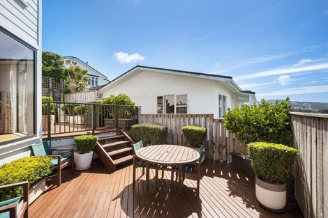 Photo of property in 30 Grove Road, Kelburn, Wellington, 6012