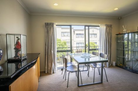 Photo of property in Harbour View Terraces, 2/170 Mokoia Road, Chatswood, Auckland, 0626