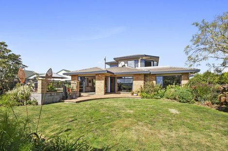 Photo of property in 13 Karina Road, Merrilands, New Plymouth, 4312