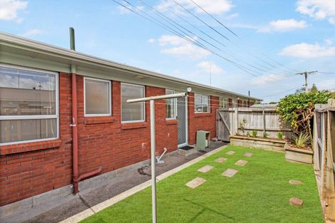 Photo of property in 2/5 Sylvan Crescent, Te Atatu South, Auckland, 0610