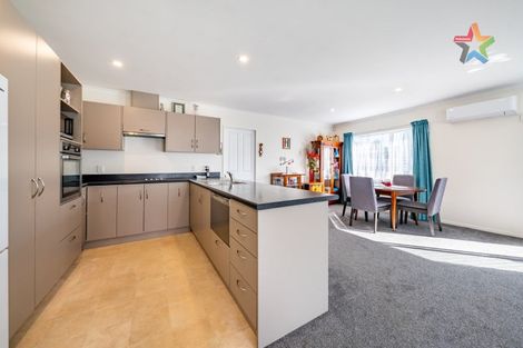 Photo of property in 32 Woodland Mews, Wainuiomata, Lower Hutt, 5014