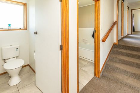 Photo of property in 16 Swinbourne Street, Waverley, 4510