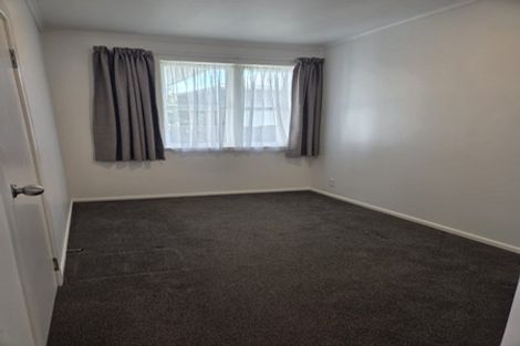 Photo of property in 32 Roberts Road, Te Atatu South, Auckland, 0610
