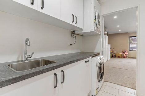 Photo of property in 62 Thornbury Crescent, East Tamaki Heights, Auckland, 2016