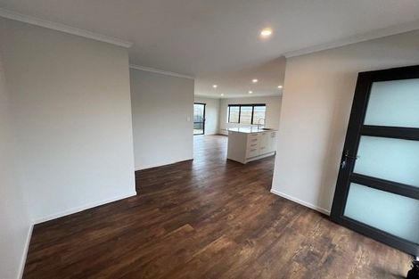 Photo of property in 4 Hooton Drive, Kumeu, 0810