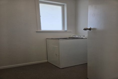 Photo of property in 32 Roberts Road, Te Atatu South, Auckland, 0610