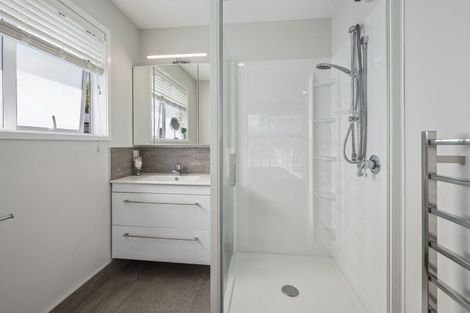 Photo of property in 5 Larches Lane, Kinloch, Taupo, 3377