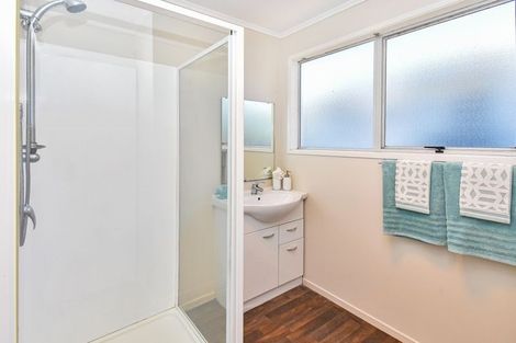 Photo of property in 25 Gibbons Road, Weymouth, Auckland, 2103