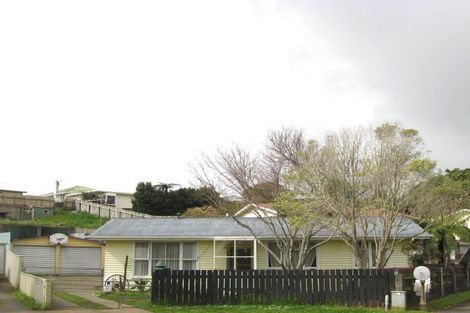 Photo of property in 13 Oawai Place, Marfell, New Plymouth, 4310