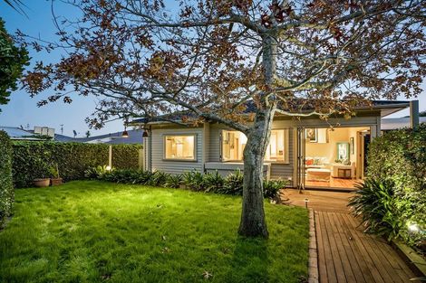 Photo of property in 28 Miller Street, Point Chevalier, Auckland, 1022