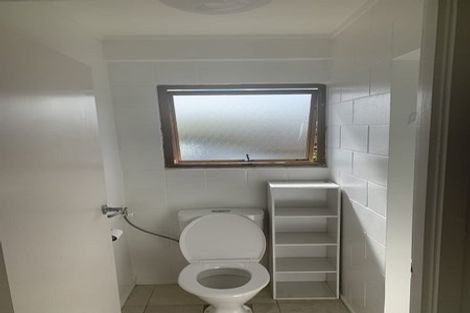 Photo of property in 11 Ian Place, Glendene, Auckland, 0602