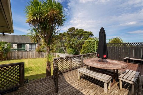 Photo of property in 32 Taupo Street, Green Bay, Auckland, 0604