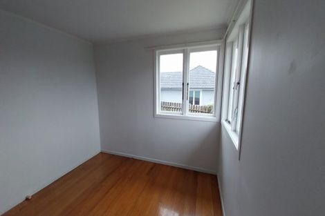 Photo of property in 30 Neil Avenue, Te Atatu Peninsula, Auckland, 0610
