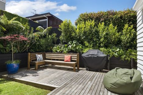 Photo of property in 7a Varlene Terrace, Forrest Hill, Auckland, 0620