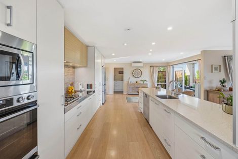 Photo of property in 3 Pounamu Place, Shelly Park, Auckland, 2014